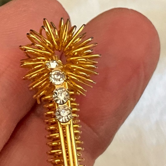 Kramer of New. York Guitar Pin Brooch Gold-Tone Metal & Clear Shiny Bead Vintage - Picture 4 of 14